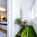 Ginger Apartman
